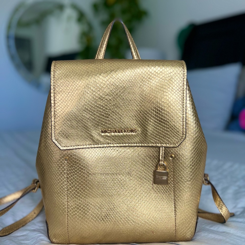 GOLD MICHEAL KORS BACKPACK